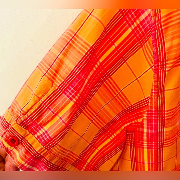 Avenue button down with button sleeves. Size 22/24 - Picture 3 of 4